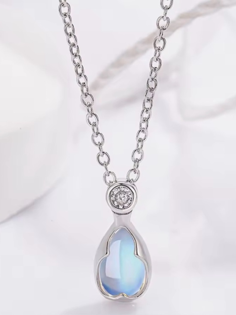 New .925 Sterling Droplet Necklace